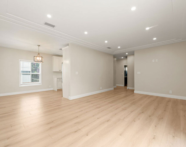 1117 S Wooster Street - Photo Thumbnail 5