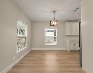 1117 S Wooster Street - Photo Thumbnail 10