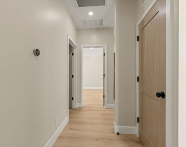 1117 S Wooster Street - Photo Thumbnail 9