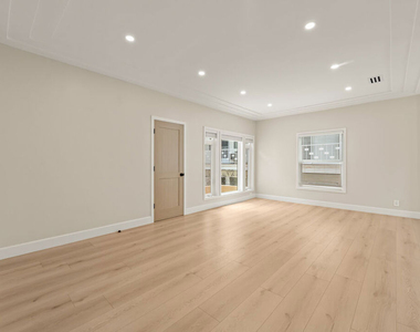 1117 S Wooster Street - Photo Thumbnail 3