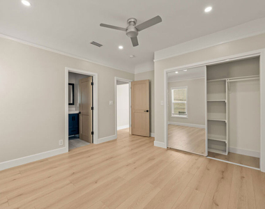 1117 S Wooster Street - Photo Thumbnail 13