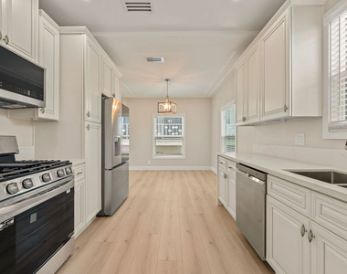 1117 S Wooster Street - Photo Thumbnail 6