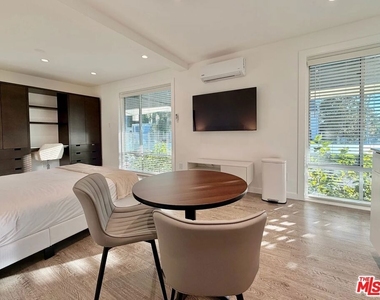 5805 W 8th Street - Photo Thumbnail 5