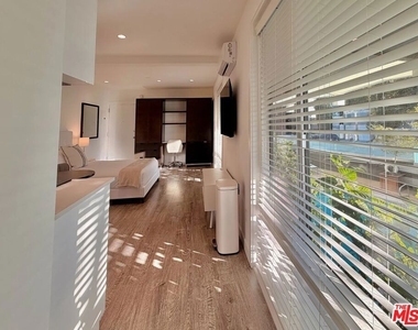 5805 W 8th Street - Photo Thumbnail 8