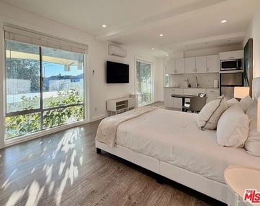 5805 W 8th Street - Photo Thumbnail 9