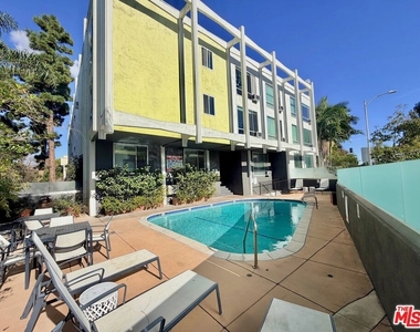 5805 W 8th Street - Photo Thumbnail 10