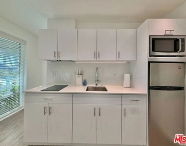 5805 W 8th Street - Photo Thumbnail 4