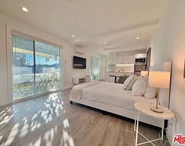 5805 W 8th Street - Photo Thumbnail 1