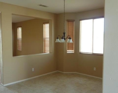 37185 Wakefield Street - Photo Thumbnail 4