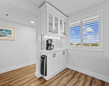 201 S Seas Drive - Photo Thumbnail 5