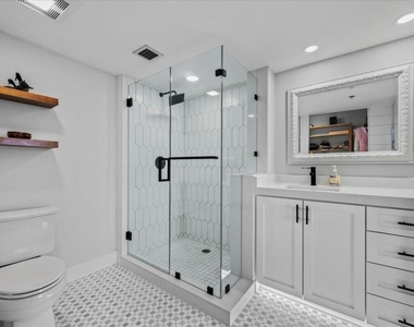 201 S Seas Drive - Photo Thumbnail 23