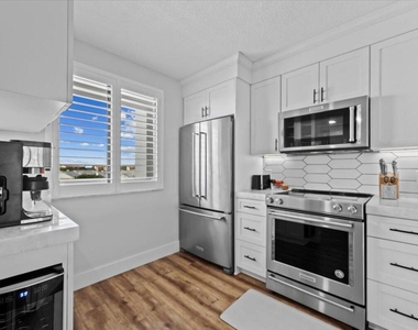 201 S Seas Drive - Photo Thumbnail 3