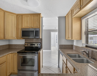 7107 181st Street N - Photo Thumbnail 10