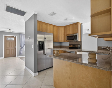 7107 181st Street N - Photo Thumbnail 14