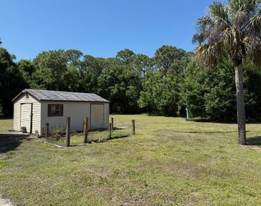 7107 181st Street N - Photo Thumbnail 3