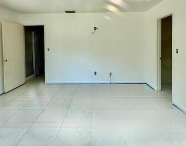 7107 181st Street N - Photo Thumbnail 7