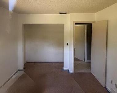 7107 181st Street N - Photo Thumbnail 5