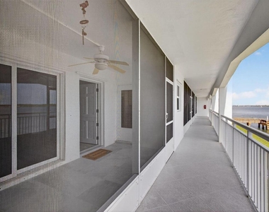 100 Shore Court - Photo Thumbnail 8
