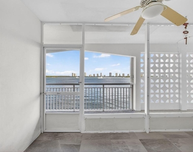 100 Shore Court - Photo Thumbnail 9