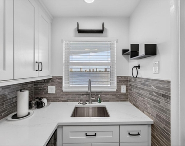 100 Shore Court - Photo Thumbnail 17