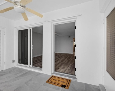 100 Shore Court - Photo Thumbnail 14
