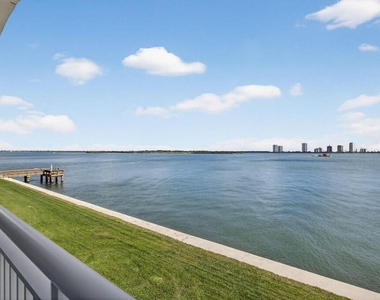 100 Shore Court - Photo Thumbnail 5