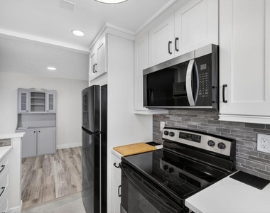100 Shore Court - Photo Thumbnail 18
