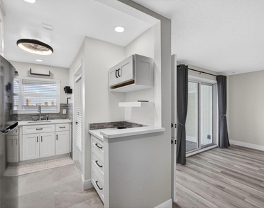 100 Shore Court - Photo Thumbnail 16