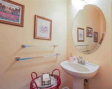 5873 Pine Ridge Circle - Photo Thumbnail 8