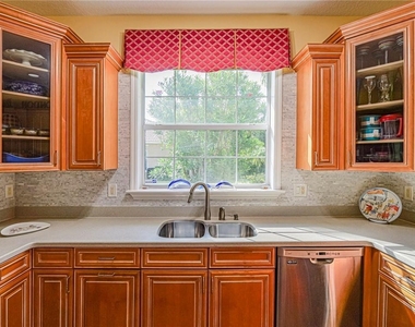 5873 Pine Ridge Circle - Photo Thumbnail 11