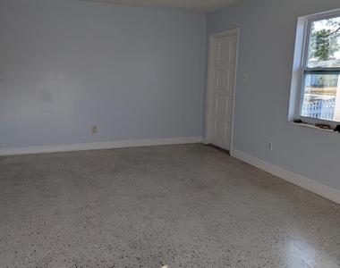 2736 Seneca Avenue - Photo Thumbnail 9
