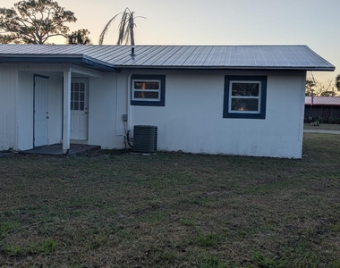 2736 Seneca Avenue - Photo Thumbnail 1