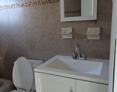 2736 Seneca Avenue - Photo Thumbnail 6