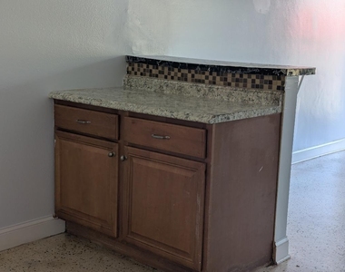 2736 Seneca Avenue - Photo Thumbnail 5