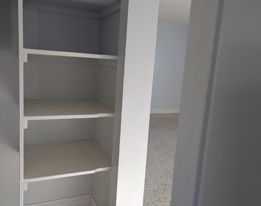 2736 Seneca Avenue - Photo Thumbnail 3
