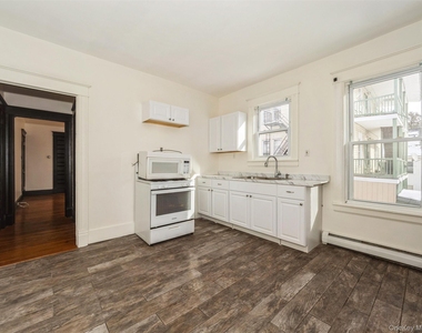 236 Mansion Street - Photo Thumbnail 5