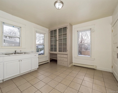 236 Mansion Street - Photo Thumbnail 13