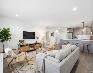 180 Deer Park Avenue - Photo Thumbnail 3