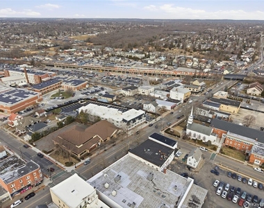 180 Deer Park Avenue - Photo Thumbnail 23