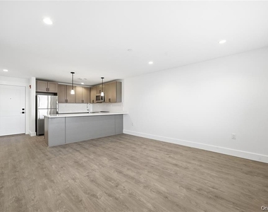 180 Deer Park Avenue - Photo Thumbnail 5