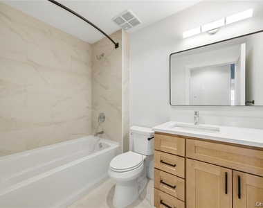 180 Deer Park Avenue - Photo Thumbnail 13