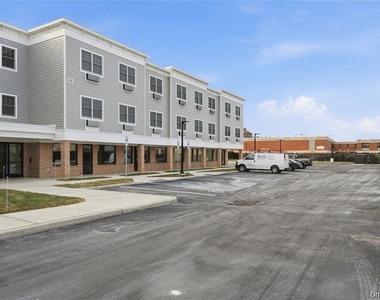 180 Deer Park Avenue - Photo Thumbnail 2