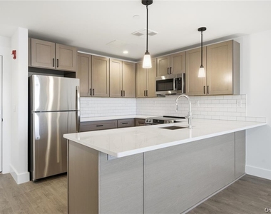 180 Deer Park Avenue - Photo Thumbnail 11