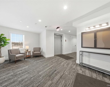 180 Deer Park Avenue - Photo Thumbnail 17