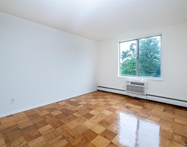 125 Lake Street - Photo Thumbnail 4