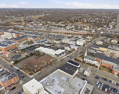 180 Deer Park Avenue - Photo Thumbnail 21