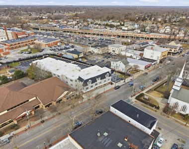 180 Deer Park Avenue - Photo Thumbnail 18