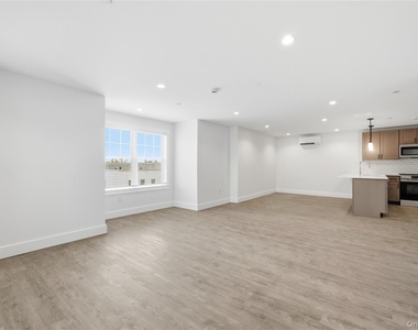 180 Deer Park Avenue - Photo Thumbnail 5