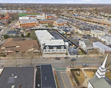 180 Deer Park Avenue - Photo Thumbnail 17