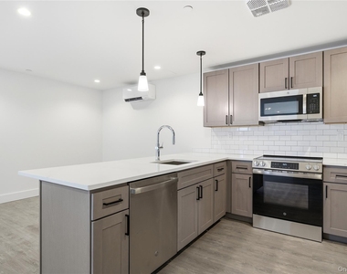 180 Deer Park Avenue - Photo Thumbnail 9